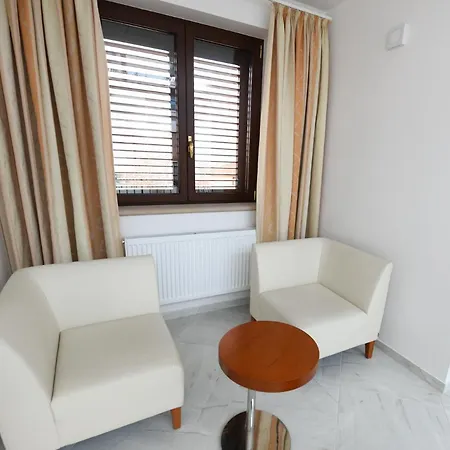 Atrium-accomm Oda ve Kahvaltı 4*