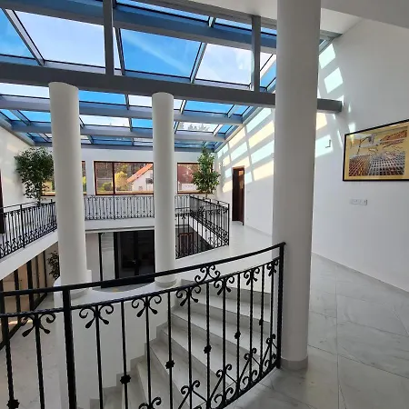 Atrium-accomm Bed & Breakfast