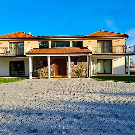 Atrium-accomm Oda ve Kahvaltı 4*