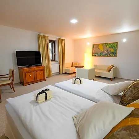 Atrium-accomm Oda ve Kahvaltı 4*