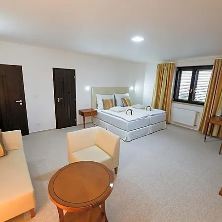 Atrium-accomm Oda ve Kahvaltı 4*