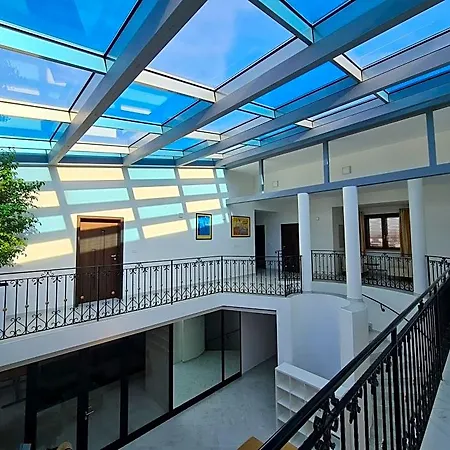 Atrium-accomm Oda ve Kahvaltı 4*