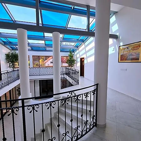Atrium-accomm Oda ve Kahvaltı Ritka