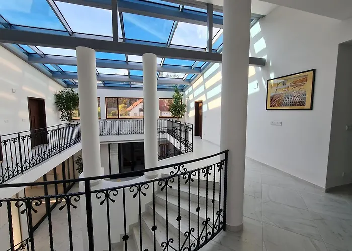 Atrium-accomm Bed & Breakfast