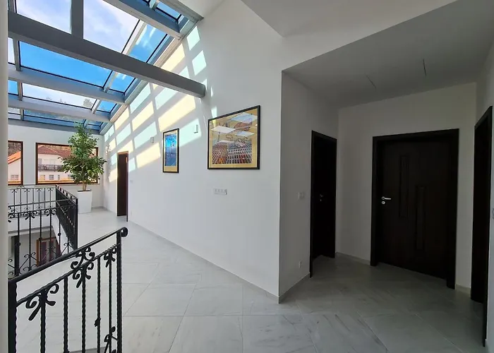 Atrium-accomm Bed & Breakfast 4*